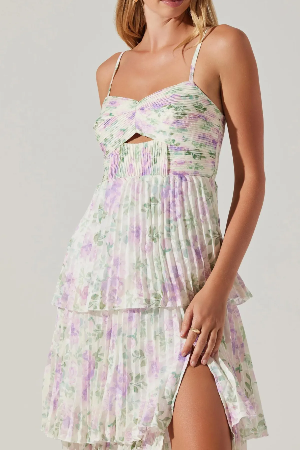 ASTR THE LABEL - EMMI FRONT CUTOUT TIERED DRESS