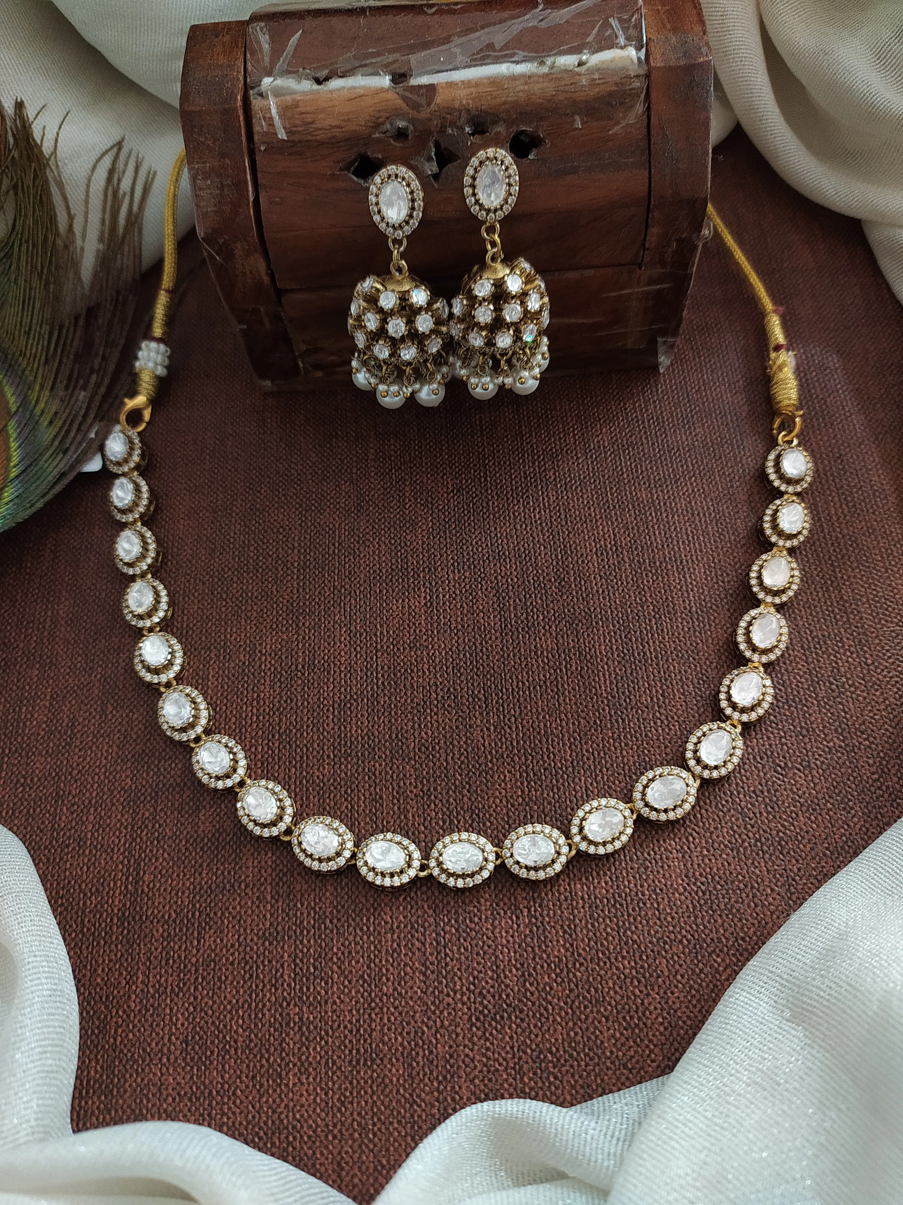 Single Layer Simple Yet Elegant Victorian Necklace Set